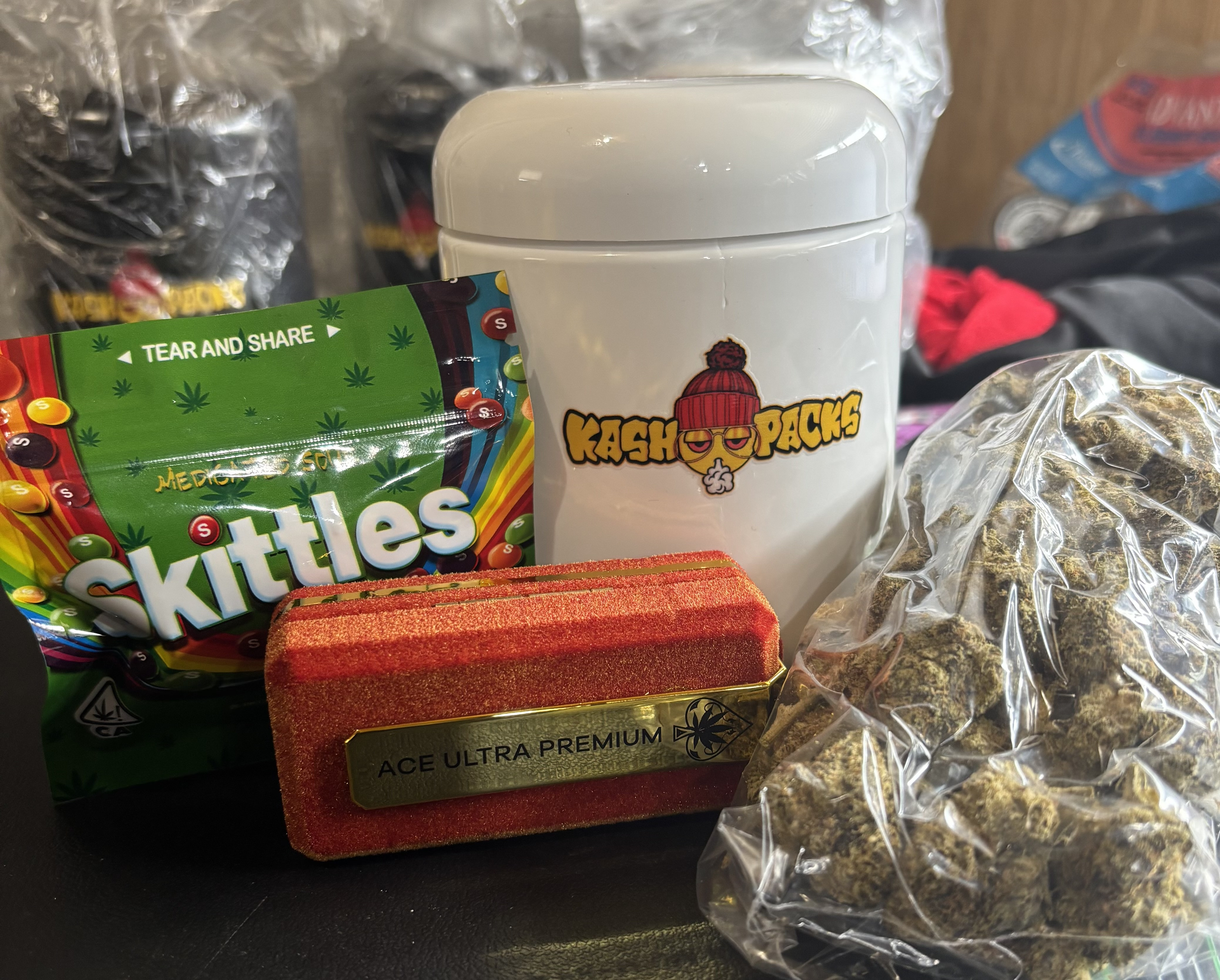 Black Cherry Runtz/2g ace vape/🍭Edible Pack